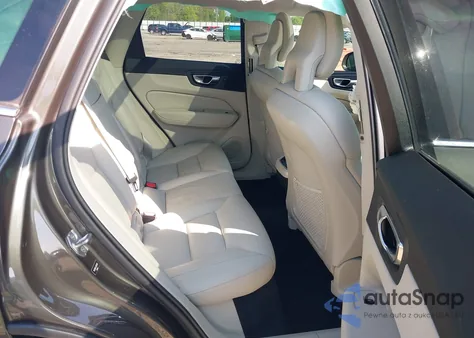 2018 Volvo Xc60 T5 Inscription z USA, uszkodzony, nr VIN YV4102RLXJ1025932